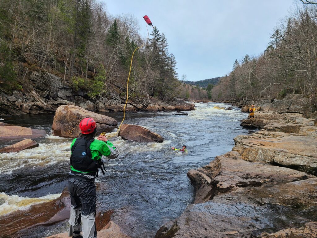 Technicien de sécurité en rivière