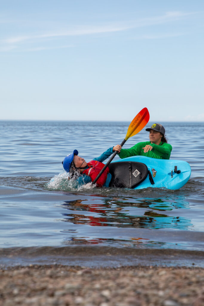 Camp d'été, kayak en eau vive